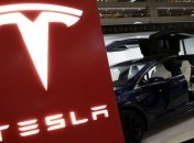 "Илон Маск заплакал бы от увиденного": на украинской заправке заметили Tesla с газовым баллоном (фото)