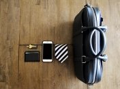 Які речі не можна зберігати поряд із телефоном