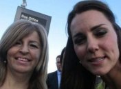 Смех до упаду: самые забавные и неловкие снимки фанатов с их кумирами