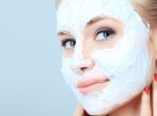 Эта маска избавит от жирного блеска на лице