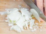 Корешок нарезайте в последнюю очередь