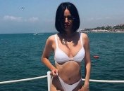 Жена украинского футболиста восхитила фигурой в бикини (фото)