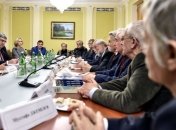 Порошенко: Немедленно надо вернуть правду в учебники по истории