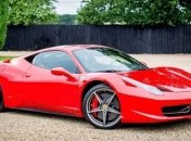 Ужасное зрелище: женщина разбила арендованный суперкар едва тронувшись (Видео)