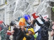 Во Львове отметили Поливальный понедельник: яркие фото