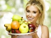 Диетологи рассказали, как правильно питаться в летом 