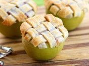 Десерт повышенной полезности: яблочный пирог в яблоке