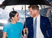 Меган Маркл відштовхнула принца Гаррі, щоб пройти вперед (Відео)