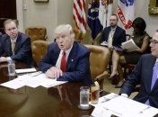 Трамп отложил подписание нового миграционного указа