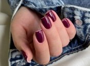 Вишнево-красный лак в трендах осени 2023