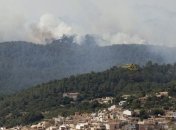 На  острове Майорка в Испании бушует пожар: людей эвакуируют