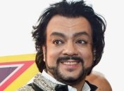 Филипп Киркоров окружил своих детей материнской заботой