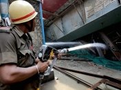 В Индии грузовик упал с моста: погибли более 20 человек