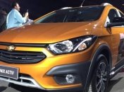 В Бразилии презентовали обновленные хэтчбек Onix и седан Prisma