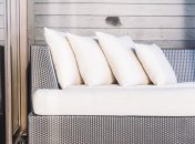 За чистотой подушек нужно следить