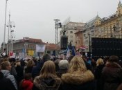 Требуют повышения зарплат: десятки тысяч педагогов вышли на улицы столицы Хорватии