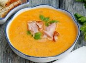 Рецепт дня: сырный суп с копченым окорочком и молоком
