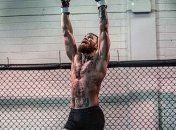 Боец Кьеза подал в суд на Макгрегора