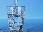 Медики рассказали, чем опасна чистая вода