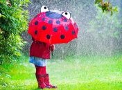 Багатьом українцям влітку знадобляться дощовики та парасольки