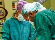 Медики боряться за життя інфікованого коронавірусом киянина