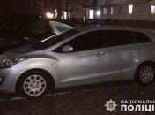 Водій залишив авто у сусідньому дворі та втік