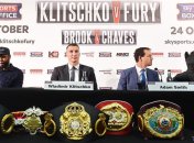 Фьюри пришел на пресс-конференцию с Кличко в костюме Бэтмена (Видео)