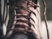 Як прибрати неприємний запах у взутті без прання