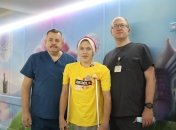 Мальчик уже начал ходить на костылях