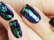 Маникюр 2019: разнообразьте серые будни дизайном "битое стекло" (Фото)