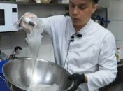 Медуз в море так много, что их начали... есть: бердянские журналисты попробовали на вкус морских обитателей (фото, видео)