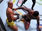 Боец ММА нокаутировал соперника из положения лежа (видео)