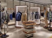 Компанія Zara випускатиме "модні" маски та халати