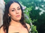 Певицу Alyosha нежно поздравила звездного мужа с днем рождения