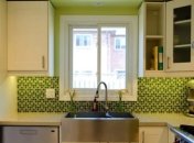 Органичный и комфортный дизайн для маленькой кухни (Фото)