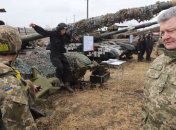 Порошенко посетил танкистов в Луганской области