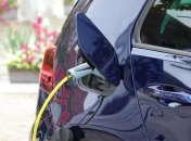 Органам власти разрешили покупать электромобили "за любые деньги"