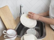 Почему гостям нельзя мыть посуду - народные приметы
