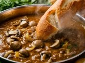 Цей соус виходить дуже смачний та ароматний  (зображення створено за допомогою ШІ)