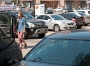 В Деснянском районе Киева обнаружили 11 нелегальных парковок