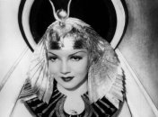 Тайны веков: заклятия магов и о чем говорит почерк Клеопатры?