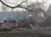 Не допомагає навіть авіація: в РФ гасять село, куди прибуває військова техніка для погроз Україні (відео)