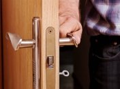 "Відкривати", "відмикати", "відчиняти": багато хто не знає, як правильно вживати ці слова