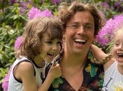 Максима Галкина дома встречают "говорящие ступеньки" (Видео)