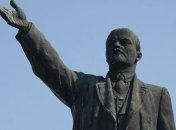 В Киеве снесли последний памятник Ленину