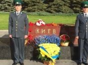 В Москве у города-героя Киева установили почетный караул