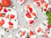 Такой десерт с клубникой обязательно понравится всем домашним