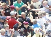 Ветераны МВД попытались прорваться в Раду: фото и видео столкновений