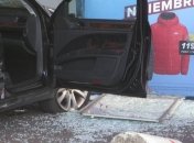 Пьяный мужчина в Румынии протаранил ТЦ: пострадали дети