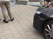 В Киеве блондинка на "Хонде" перепутала передачи и влетела в бизнес-центр